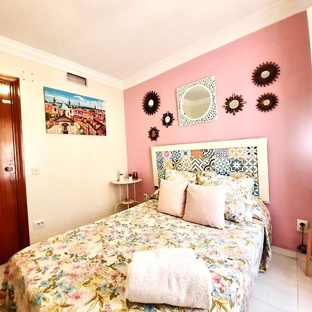 Budget And Cute Rooms With Balcony Sevilla Center Exterior foto