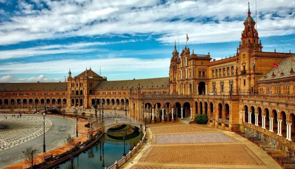 Budget And Cute Rooms With Balcony Sevilla Center Exterior foto