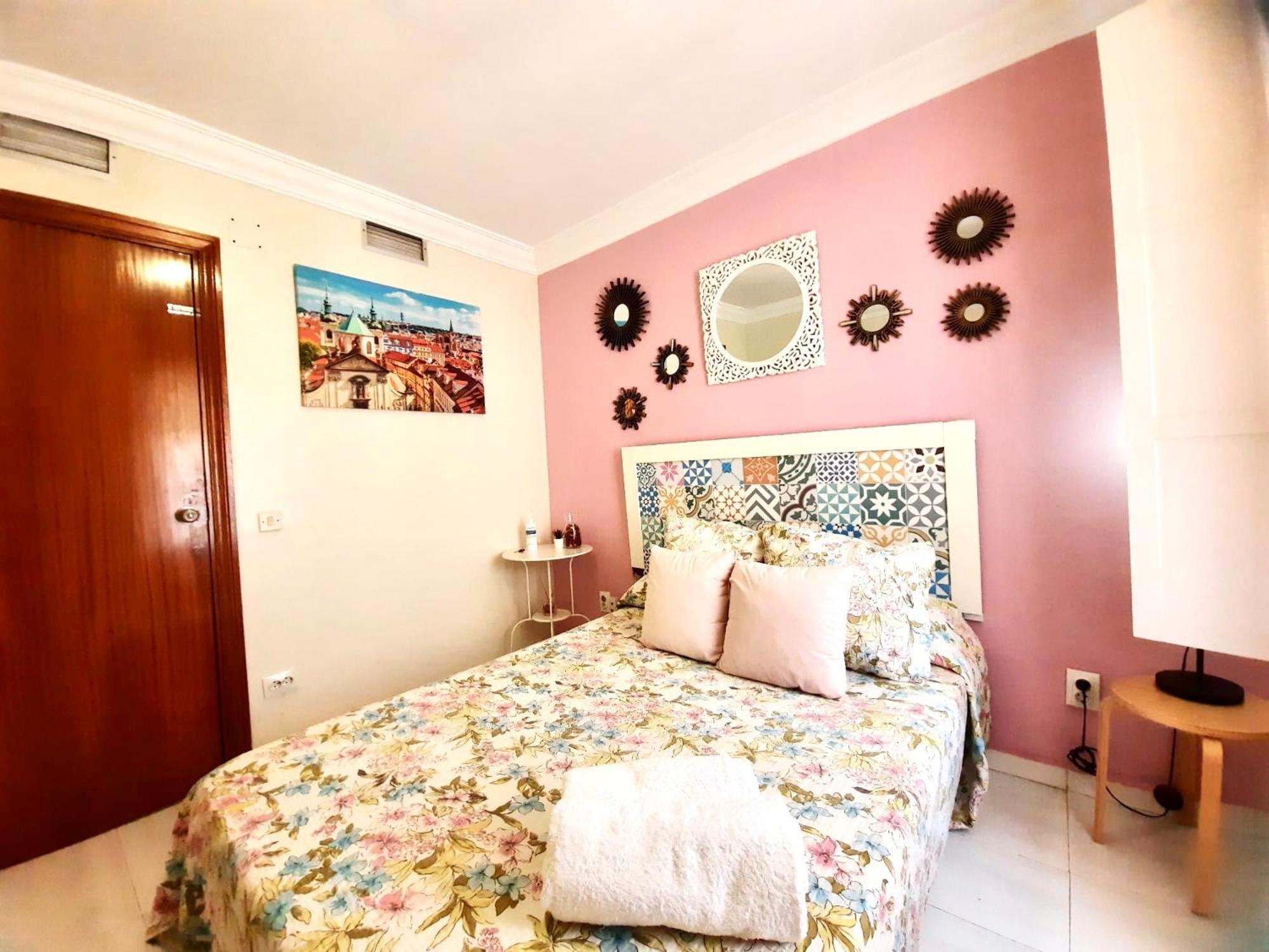 Budget And Cute Rooms With Balcony Sevilla Center Exterior foto