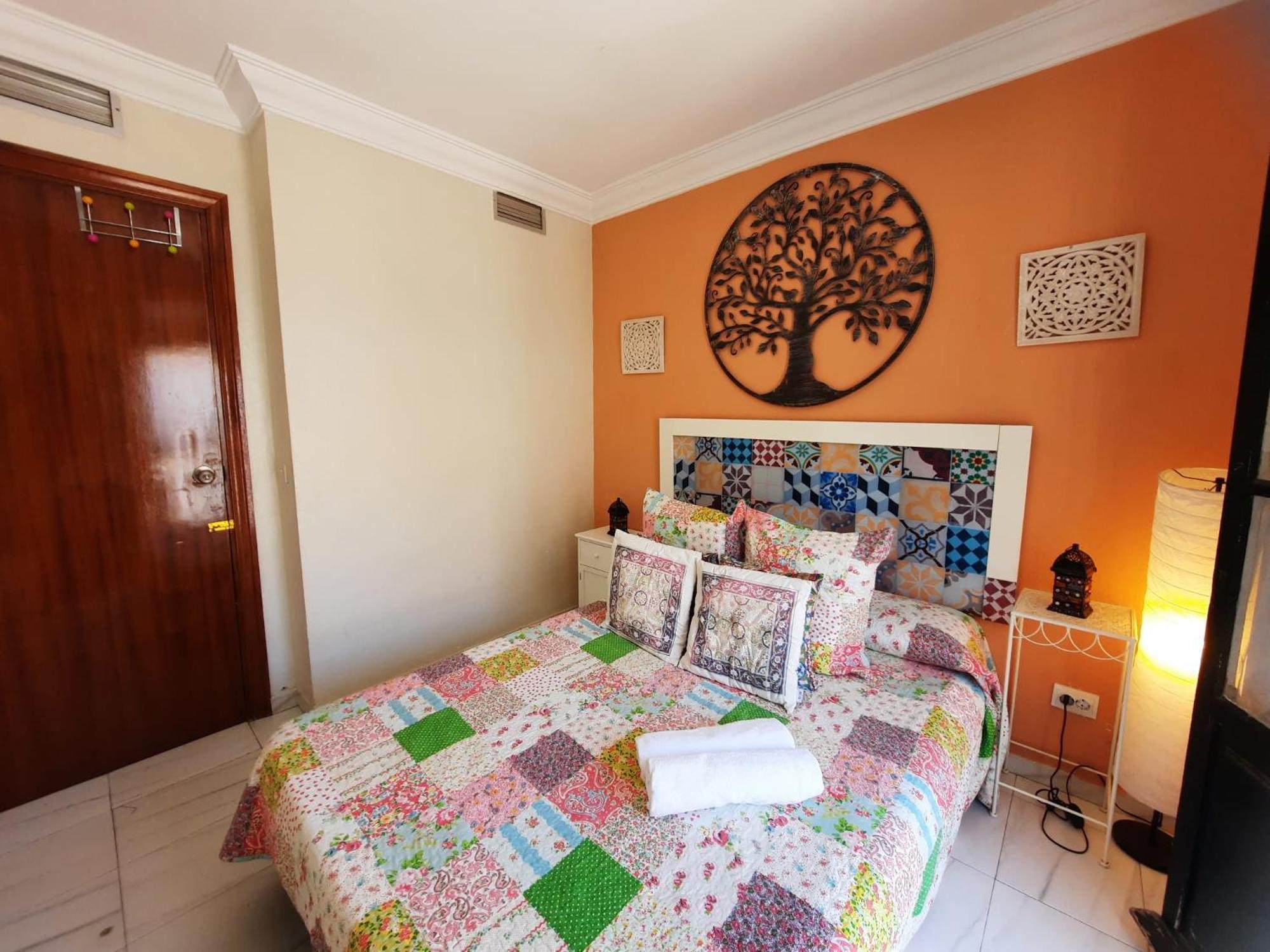 Budget And Cute Rooms With Balcony Sevilla Center Exterior foto