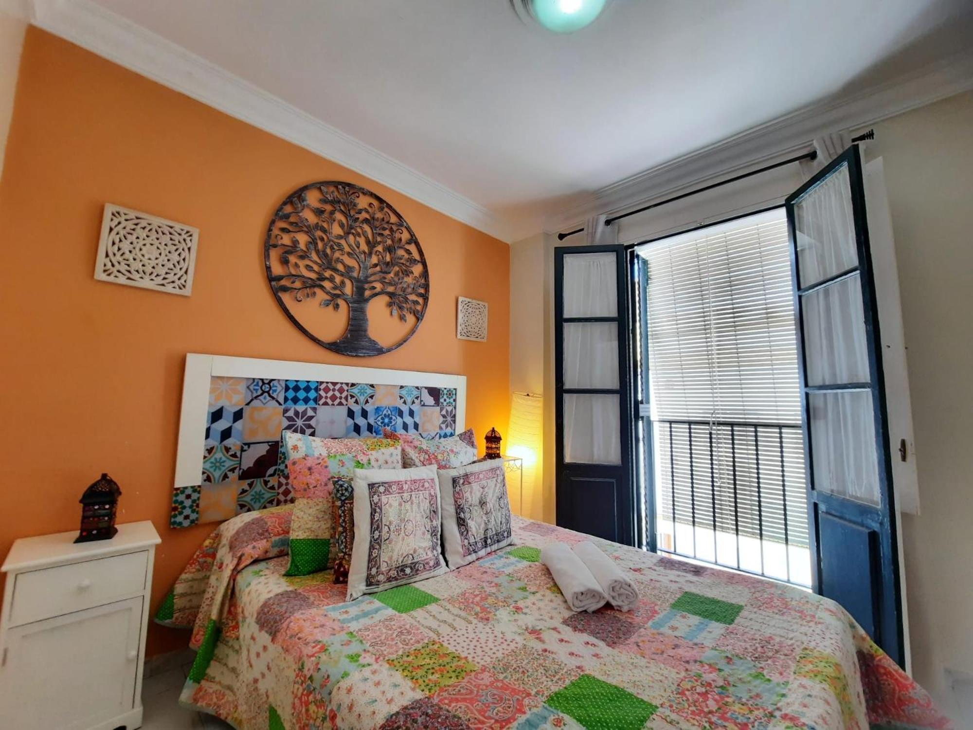 Budget And Cute Rooms With Balcony Sevilla Center Exterior foto