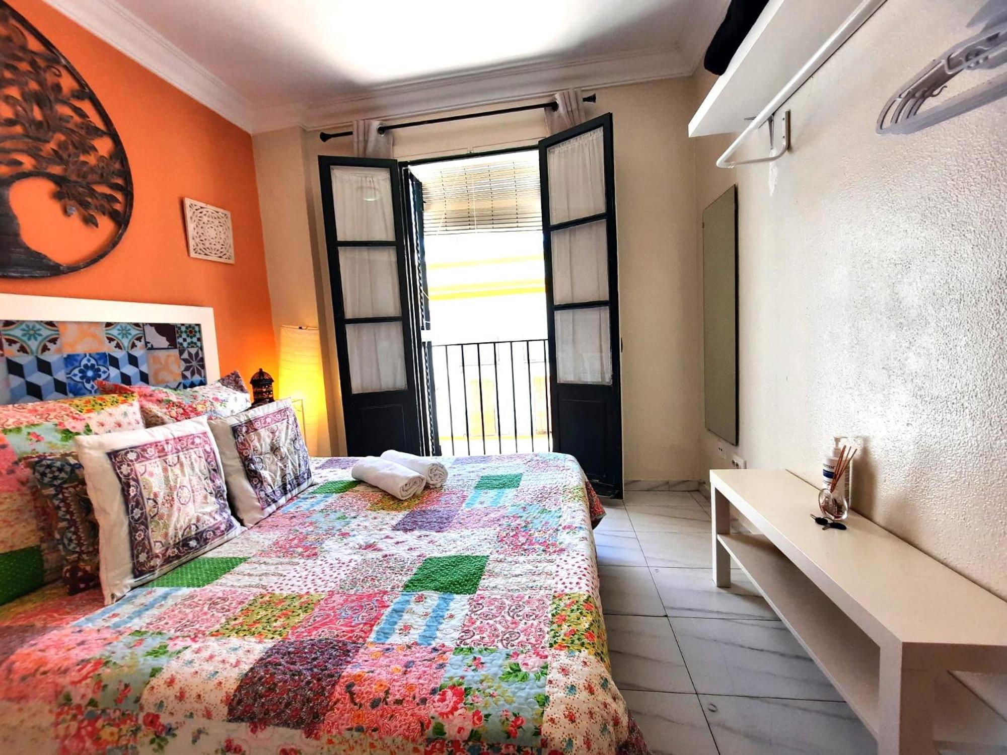 Budget And Cute Rooms With Balcony Sevilla Center Exterior foto