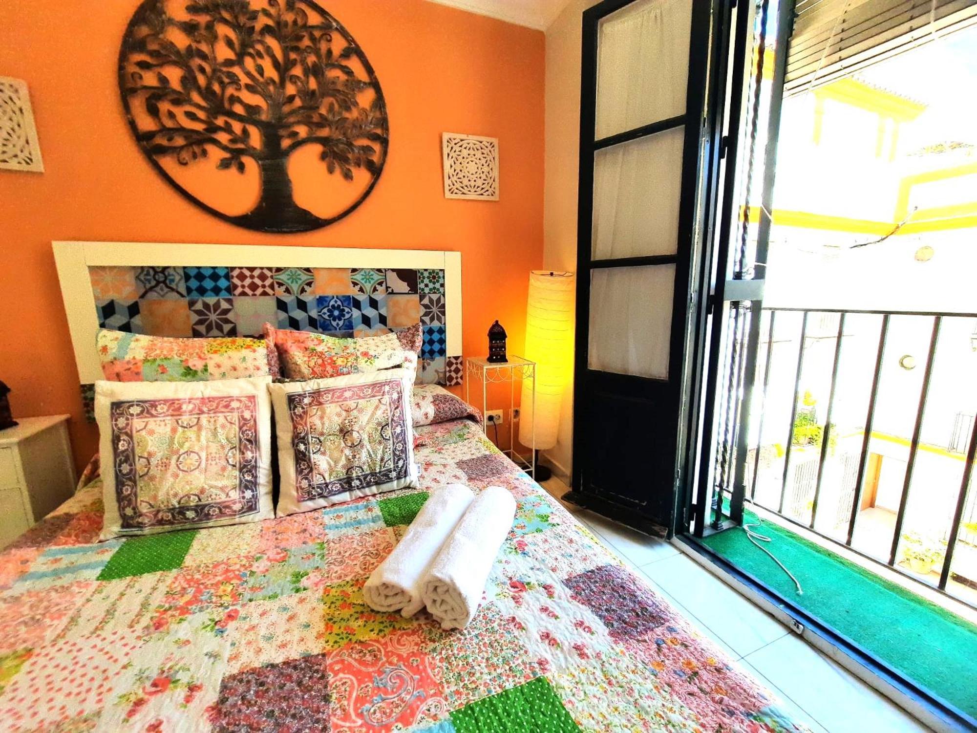 Budget And Cute Rooms With Balcony Sevilla Center Exterior foto