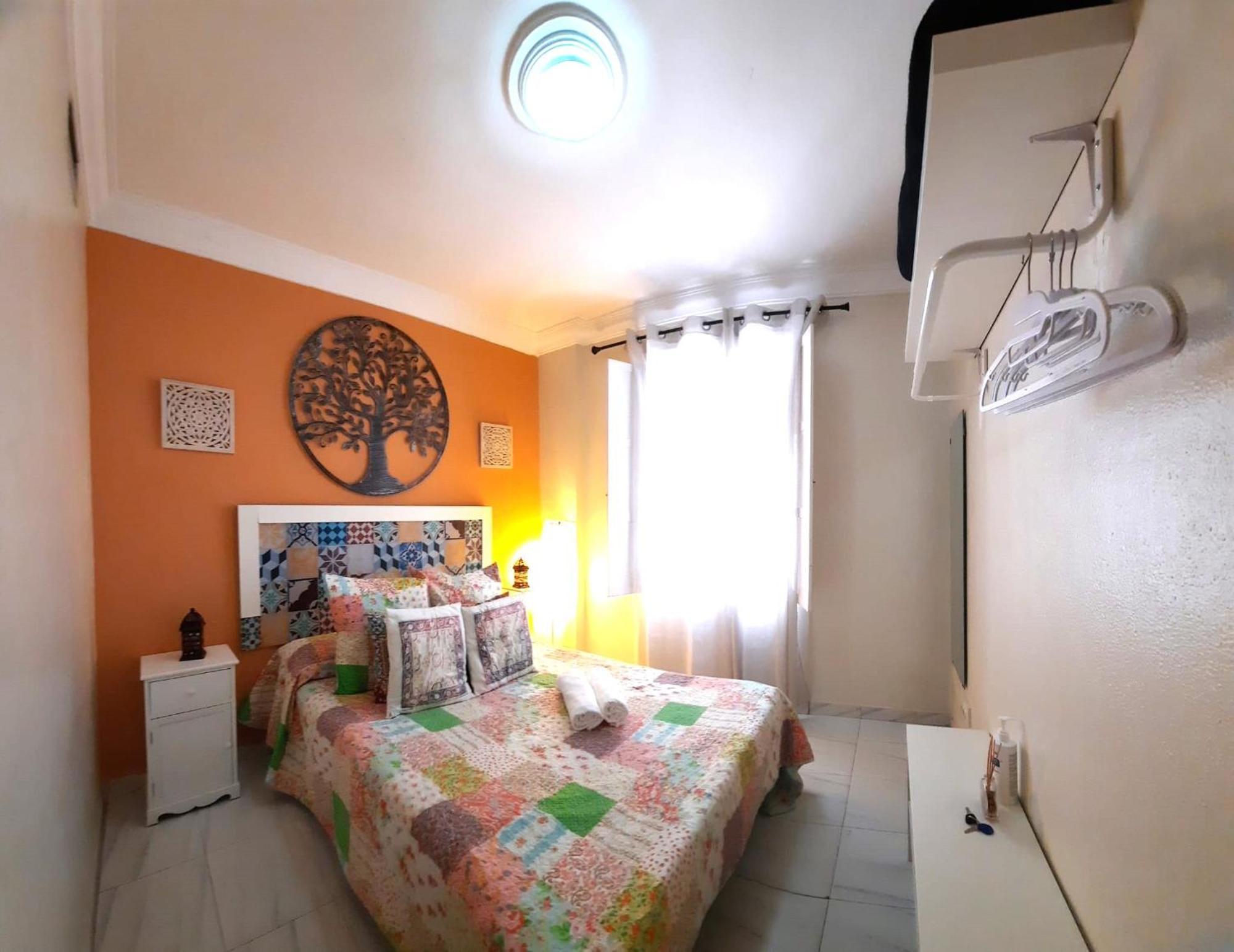 Budget And Cute Rooms With Balcony Sevilla Center Exterior foto